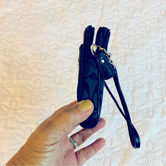 Coach Wristlet Black Cute design & Hearts  Has outside pocket and inside pocket - Picture 4 of 5